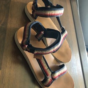 Teva Sandles